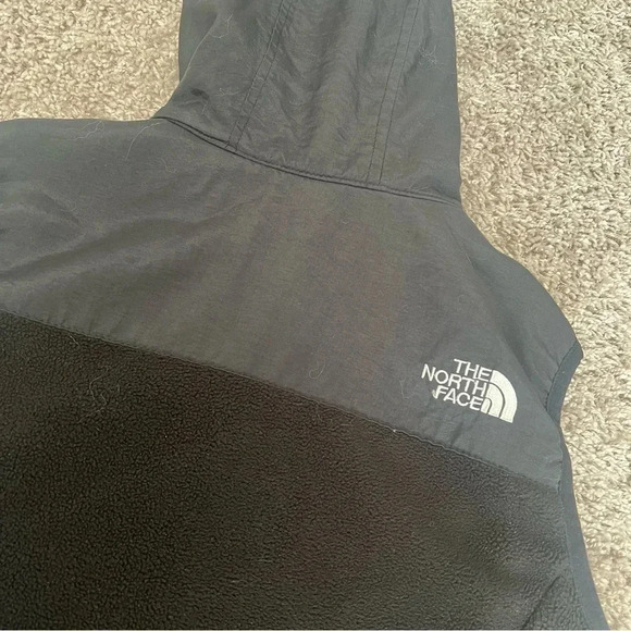 The North Face Black Vest with hood - Picture 8 of 10